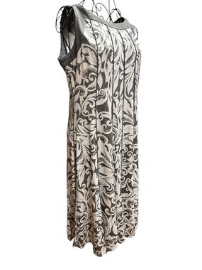Perceptions Petite Gray and White Patterned Pleated Dress
